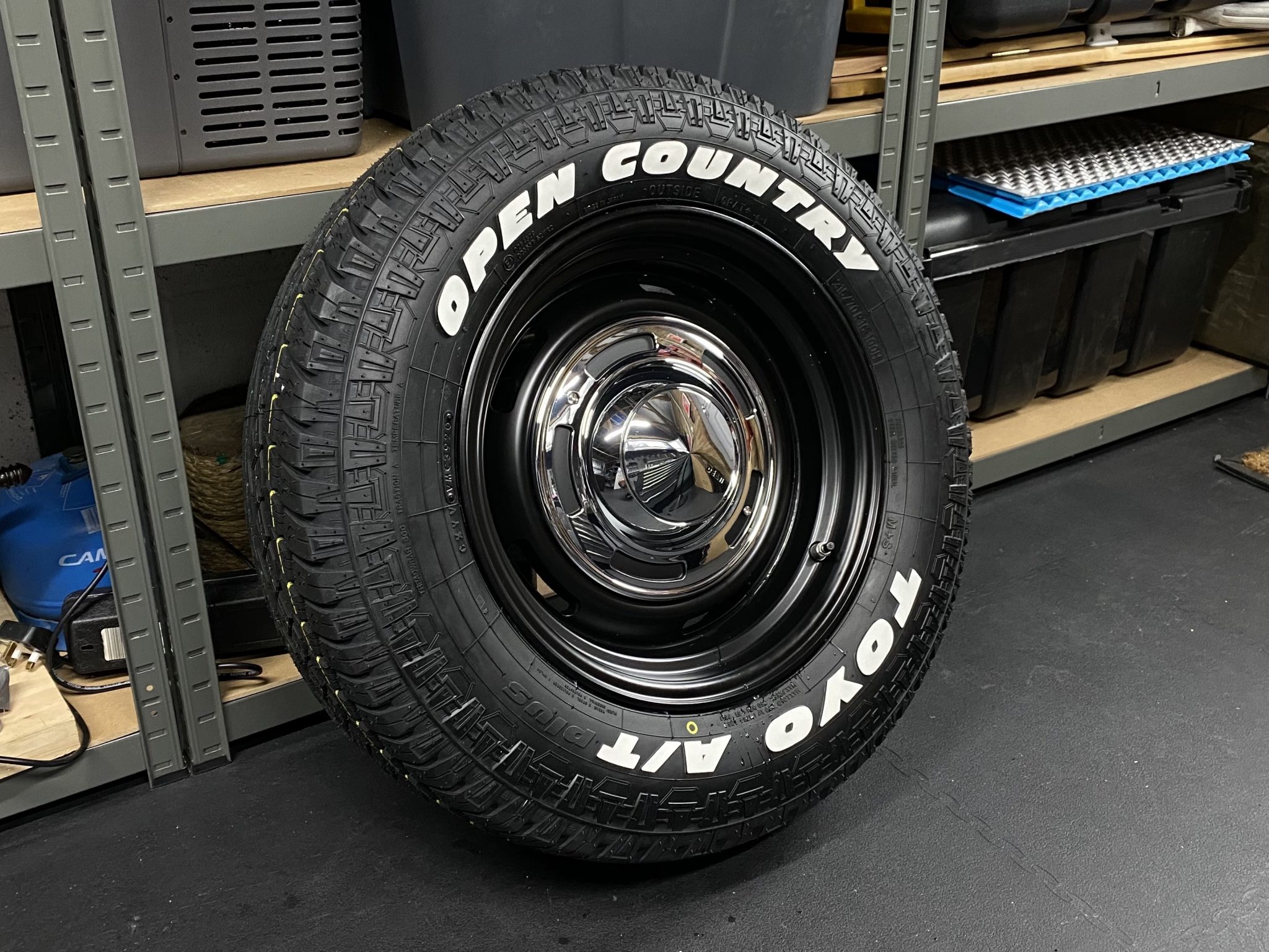 how-to-fit-custom-white-tyre-lettering-onto-toyo-open-country-a-t-tyres